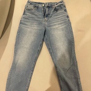 American Eagle Mom Jeans Stretch, 6 Regular, Medium Wash